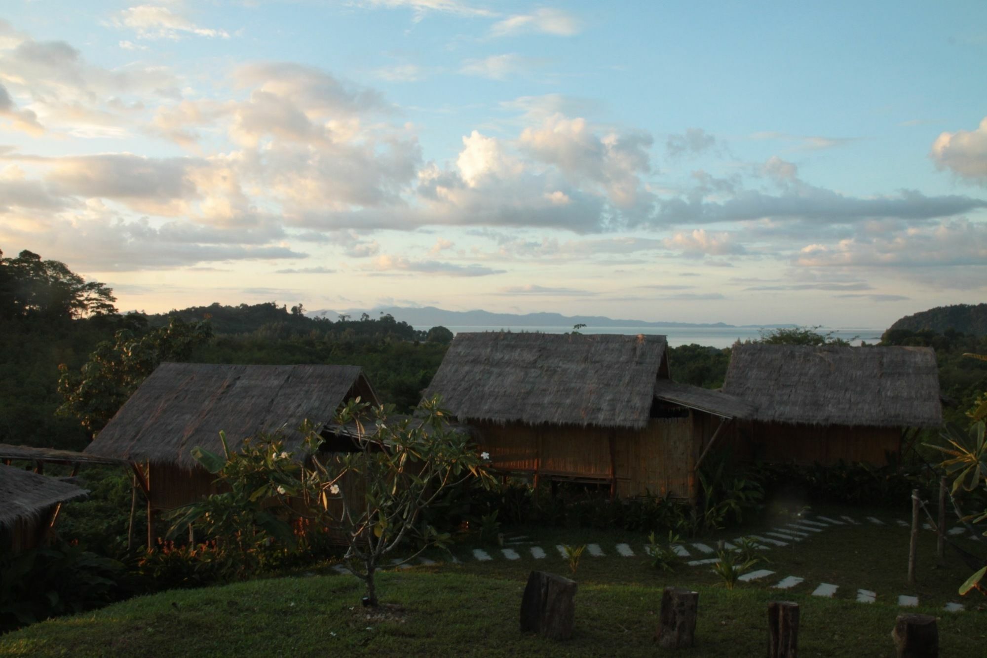 Phuree Hut Koh Phayam Exterior photo